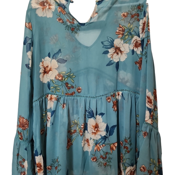 NWT BOHO Crescent Blue Floral Pullover Top Bell sleeves scalloped sheer med - Picture 8 of 11